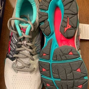 Mizuno Wave Horizon -Womens 9